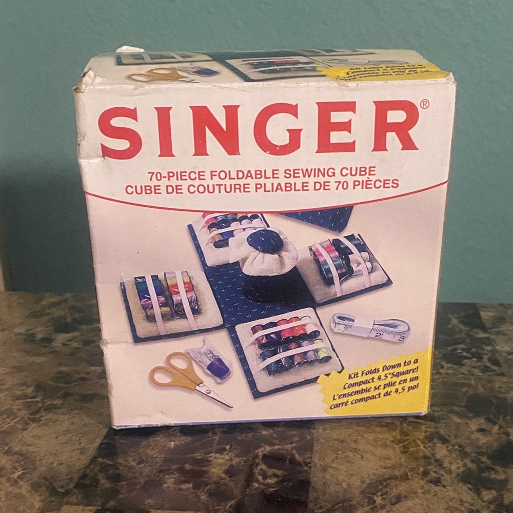 Singer 70-Piece Foldable Sewing Cube. NEW. VINTAGE